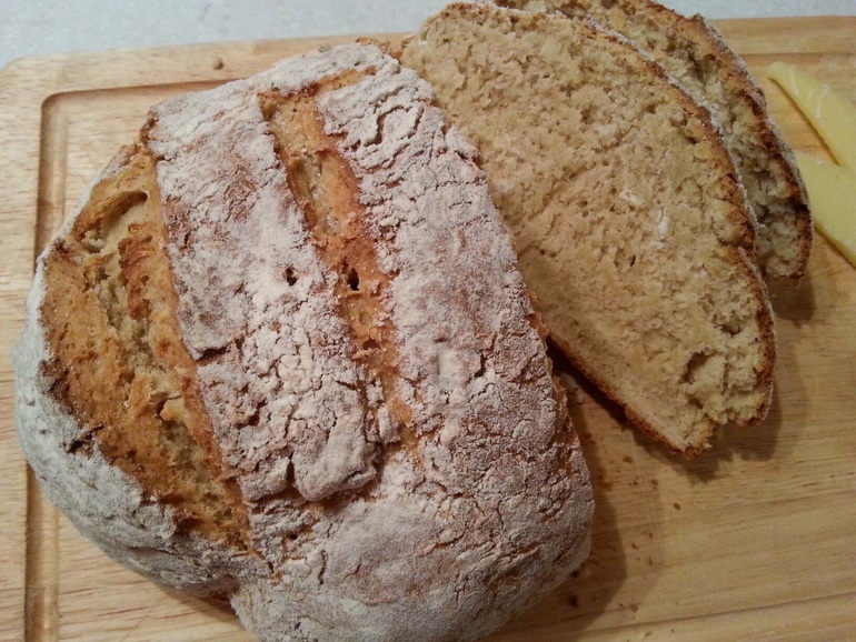 Овсяный хлеб в духовке рецепты. Пшеничный хлеб в духовке. Овсяный хлеб. Овсяный хлеб в духовке. Хлеб из овсяной муки в духовке.