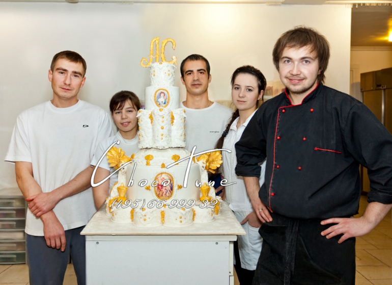 Свадебный торт на заказ "Королевский балл"