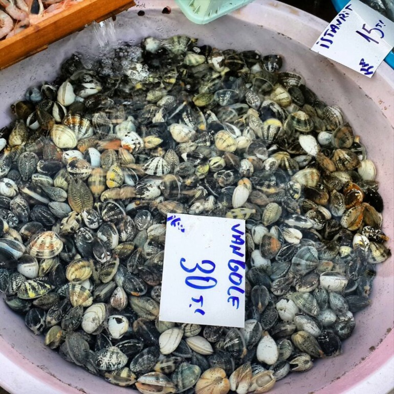 И снова рыбный базар....