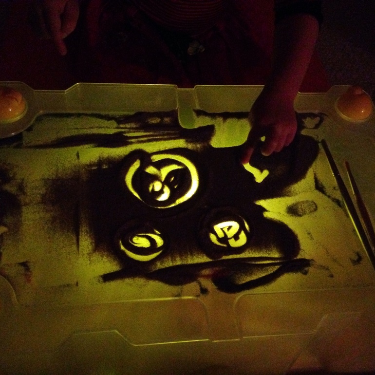 Рисование на песке