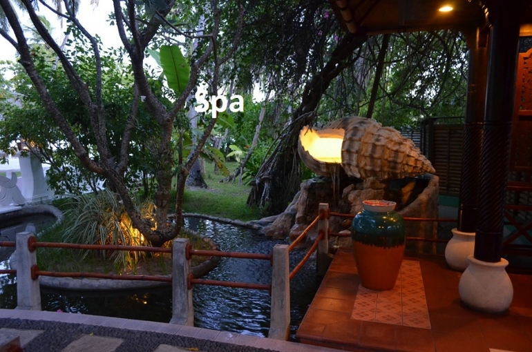 Хороший отель, очаровательное море и скучное питание!