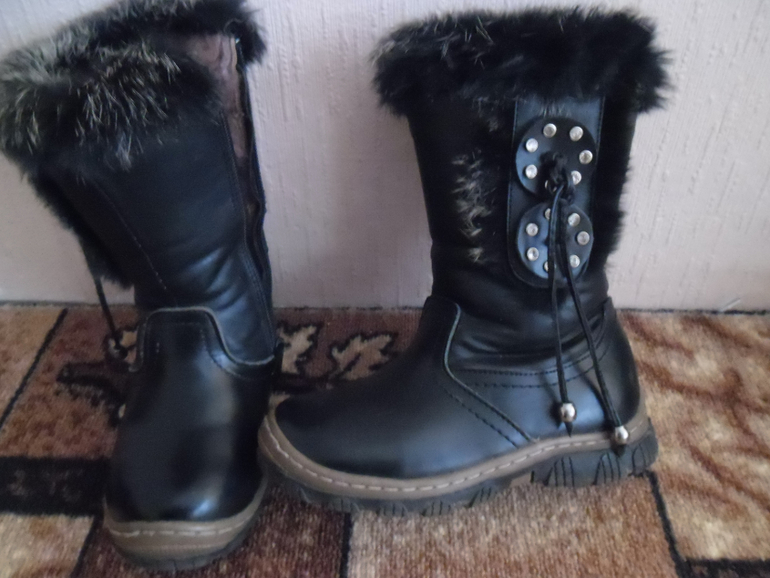 Отдам на девочку 3-5 лет.