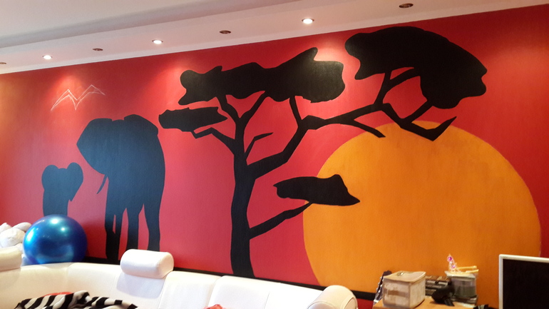 Думала-думала и решила обновить стены...