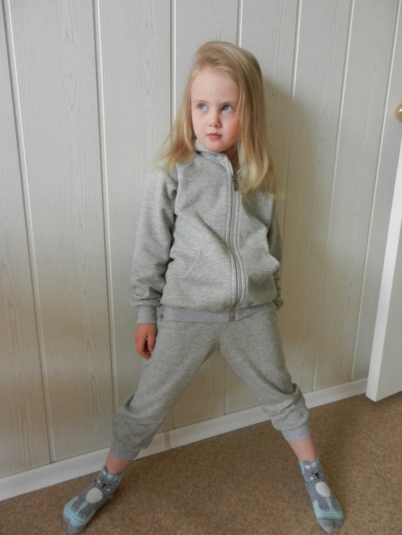 Спортивный костюм из футера.