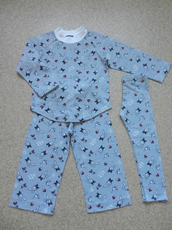 Пижамка с широкими штанишками  из трикотажа.