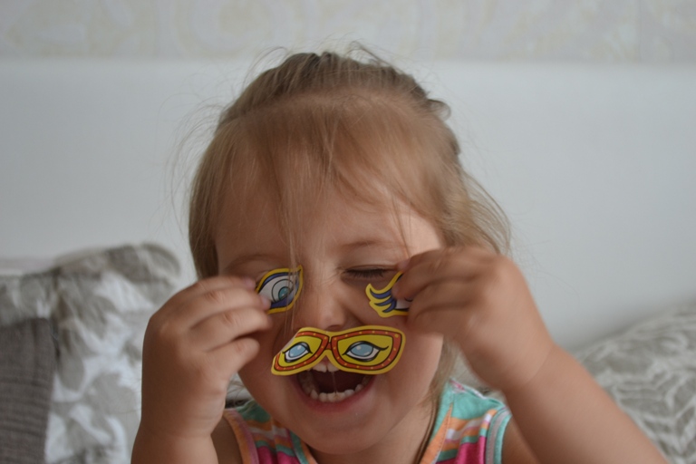 Веселые наклейки