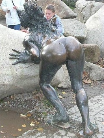 Необычные памятники