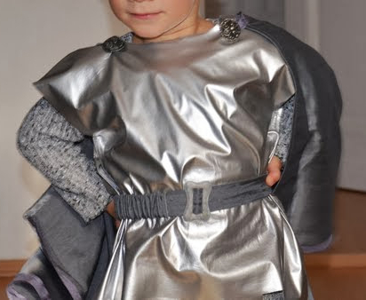 Костюм рыцаря на праздник рыцарей в садик.