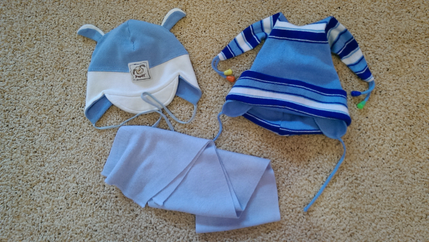 шапочки и шарфик на малыша, размер примерно 1-2 годика, бирки не сохранились, экв 50 руб.  за штуку или 100 руб оптом