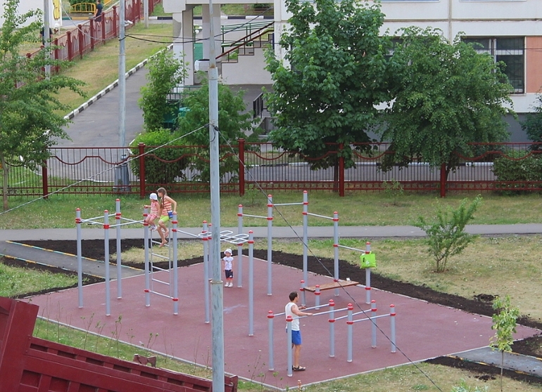 дети на площадке