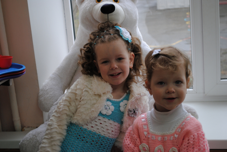 Связала дочке на 8 марта