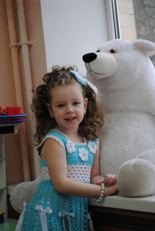 Связала дочке на 8 марта