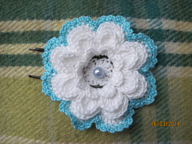 Связала дочке на 8 марта