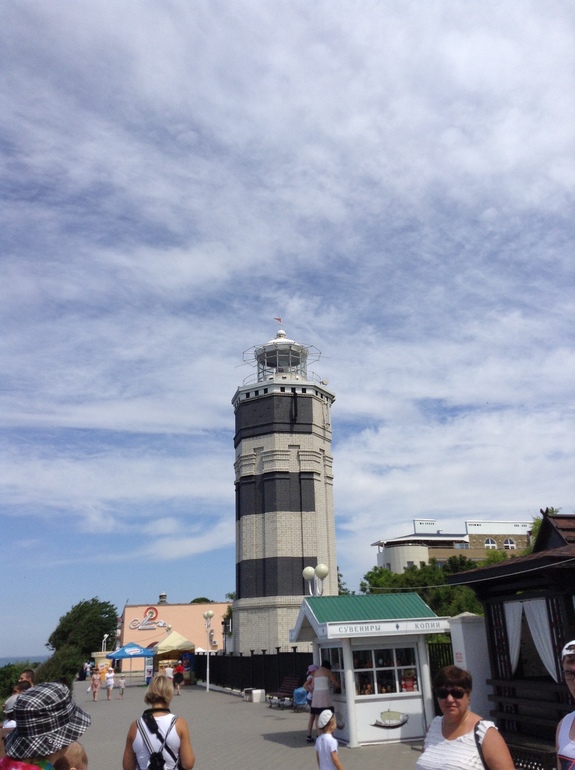 Одену я белую шляпу, поеду я в город Анапу))