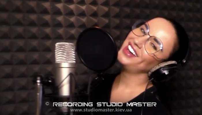 Студия звукозаписи - STUDIO MASTER - www.studiomaster.kiev.ua Запись вокала, запись голоса, обработка вокала, аранжировка, сведение,мастеринг, песня в подарок, подарочный сертификат на запись песни в студии, видео продакшн.