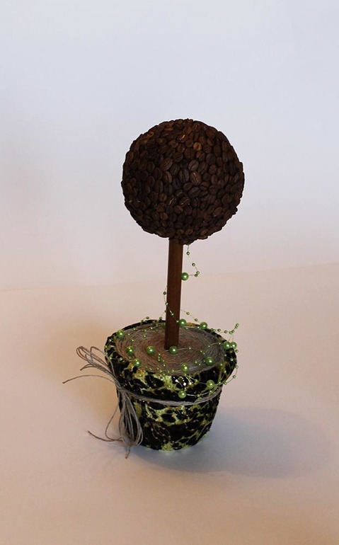 Чашки и топиарии.