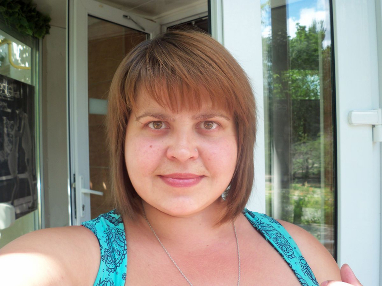 Подстриглась.