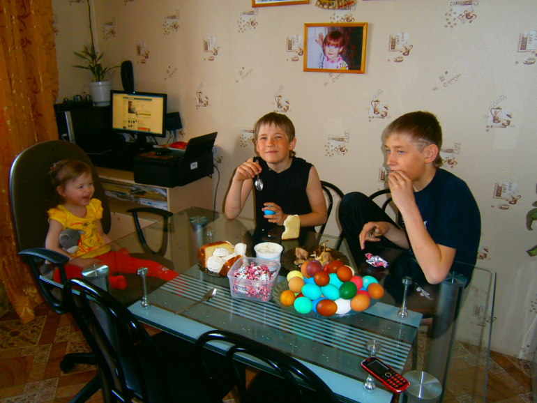 С праздником!... и немного о нас...