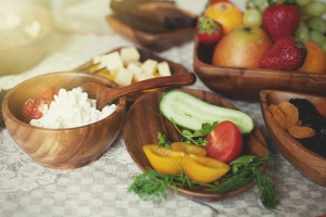 Миски, менажницы, тарелки и подносы...