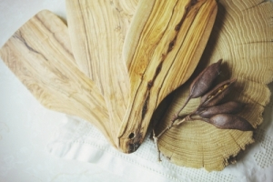 Миски, менажницы, тарелки и подносы...