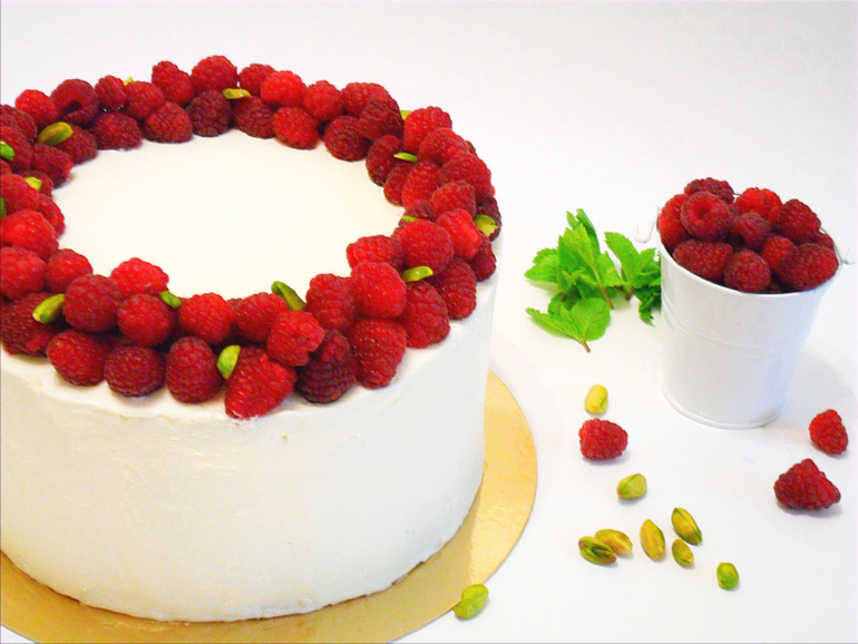 Pistachio raspberry cake))