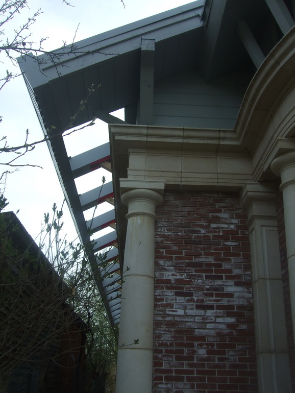 С мыслью об улучшении архитектуры подмосковных дач.