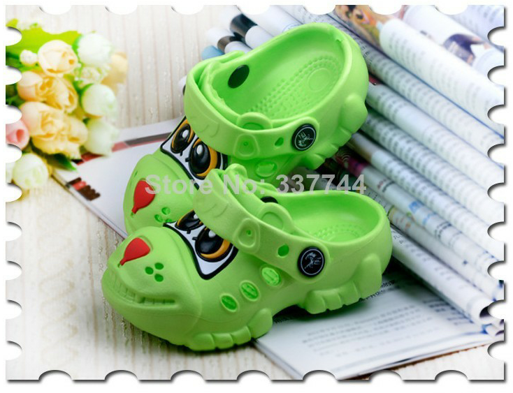 яркие кроксы, цена 245 руб! сразу на ваш адрес!