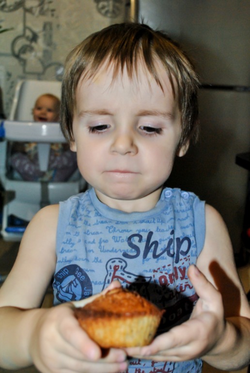 Готовим с детьми. Капкейки с изюмом и орехами.