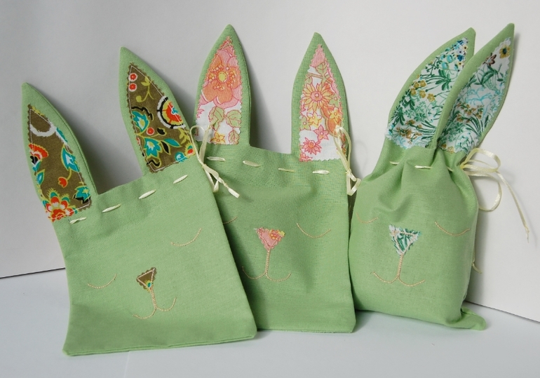 Пасхальные зайцы - мешочки для подарков