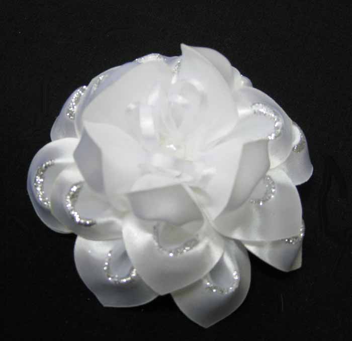 Кому заколки и банты красивые?