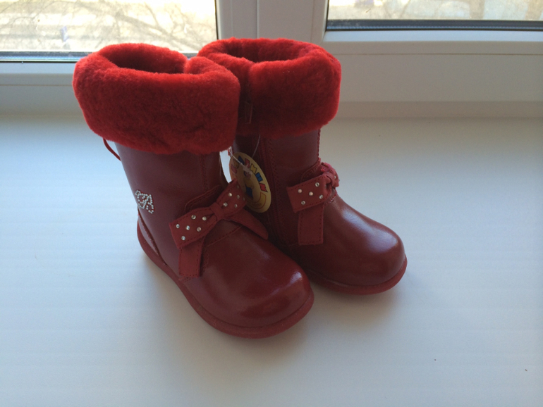 Обувь новая для девочки! Вся зима по 600 руб . Всю обувь смотрим под катом...