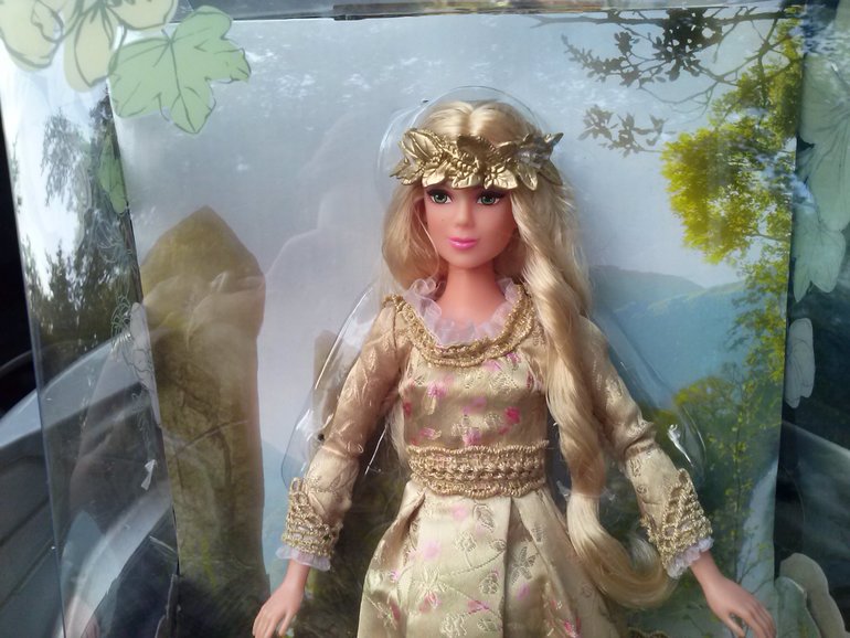 Живые фото кукол Малефисенты и Авроры