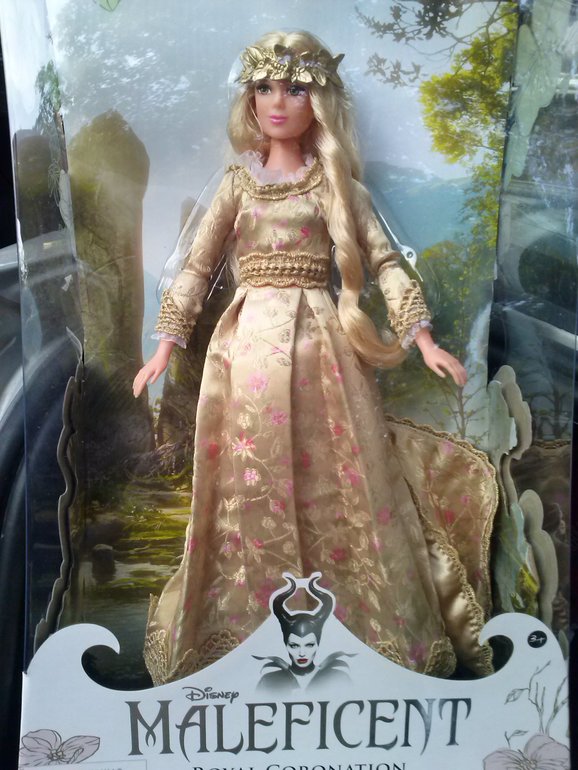 Живые фото кукол Малефисенты и Авроры