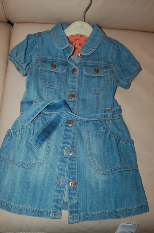 Комплект MOTHERCARE,шапки с песцовым понпонам, и много одежды по низким ценам.