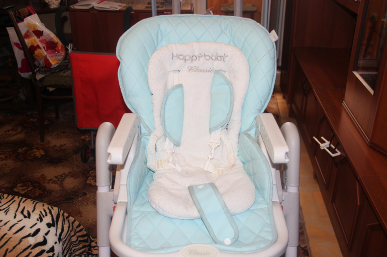 Продам!2 шт.Стульчики для кормления happy baby william.цена 3800
