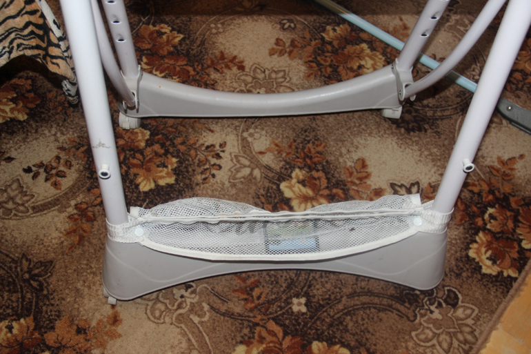 Продам!2 шт.Стульчики для кормления happy baby william.цена 3800