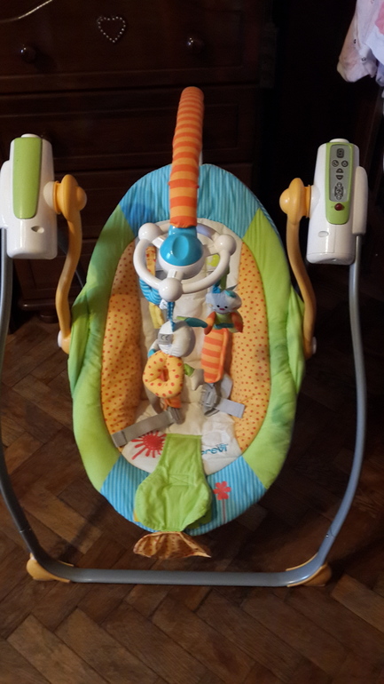 Продам детские электронные качели Brevi Miou