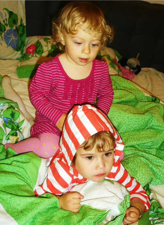 Алене 3.3 и Вике 1.8