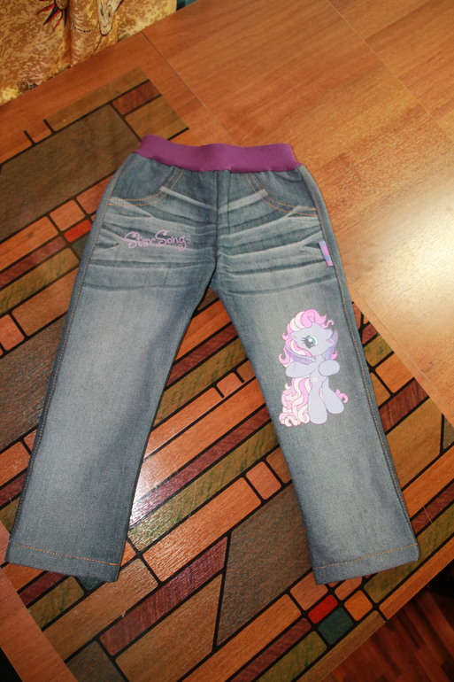 Брючек много не бывает..