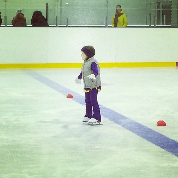 Дружба Алисы и роликов ))