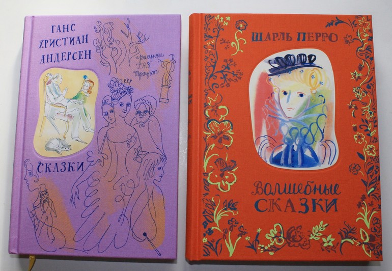 Небольшая стопочка из очередного книжного пополнения