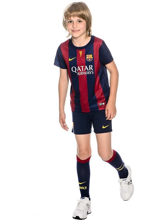 Спортивный мальчик 11 лет. Мальчик футбол шорты. Мальчик в шортах 14 лет. Мальчики в футбольных шортах. Футбольная форма для мальчиков.