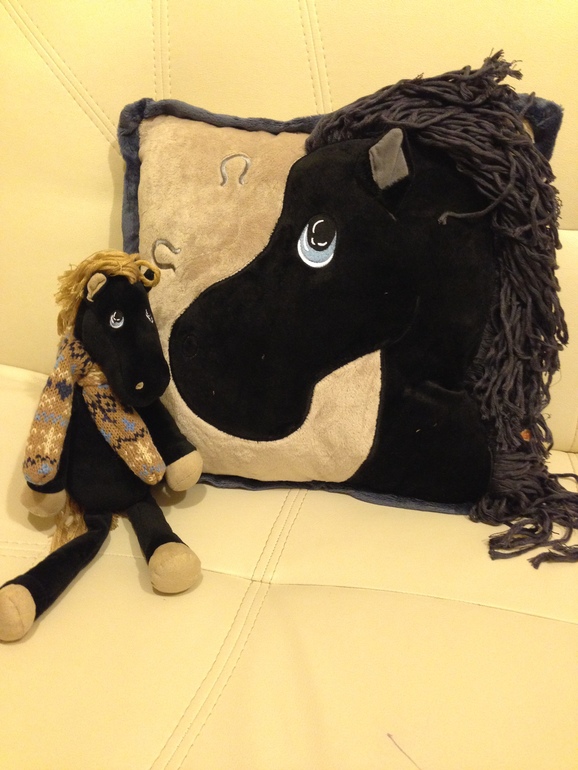 Новый Год к нам мчится.....!