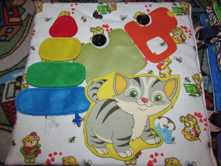 3 развивающие книжки.