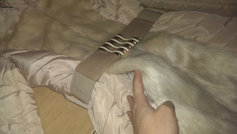 В наличии! Длинная, зимняя курточка на молнии с капюшоном - 2600руб.