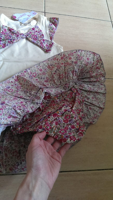 Оригинальные фото, наборчика маечка + юбочка ( с трусиками внутри )