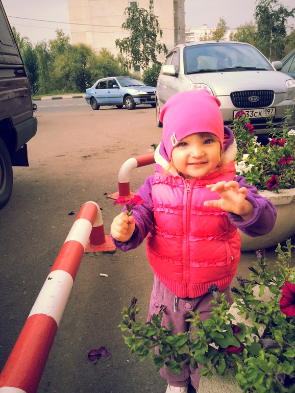 Алёнка 2 года и 3 месяца)