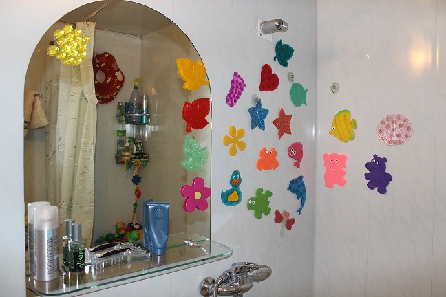 Мини-коврики для ванной для малышей фирмы VALIANT.