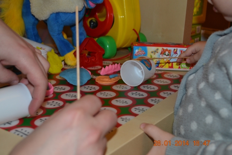 Один день из жизни .Детки-погодки.