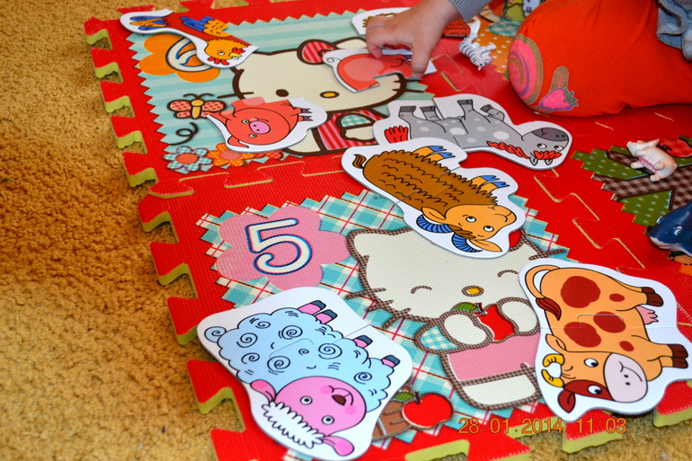 Один день из жизни .Детки-погодки.